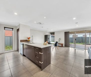 “Stunning Family Home in Tarneit VIC!” - Photo 4