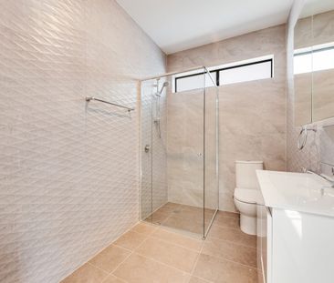 Near new North facing Granny flat with private parking - Photo 5