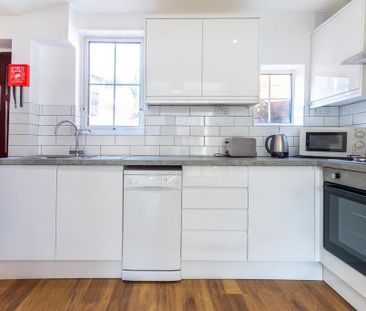 3 bedroom terraced house to rent - Photo 3