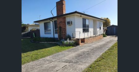 12 Truscott Rd, Moe, Vic 3825 - Photo 2