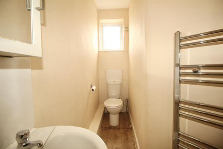 2 Bedroom Apartment - Above Shop To Let - Photo 4