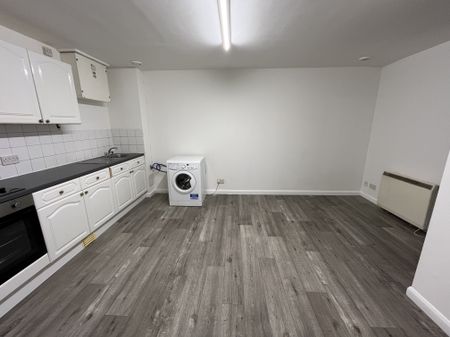 3 bed apartment to rent in St Peters Gate, BH1 - Photo 5
