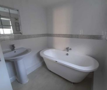 3 bedroom terraced house to rent - Photo 6