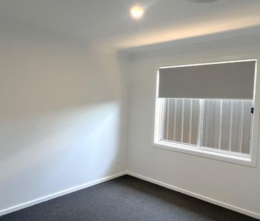 MODERN 4 BEDROOM HOME IN POTTERS LANE - Photo 5