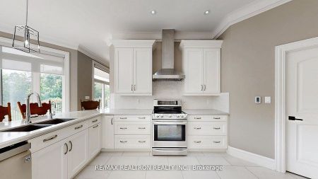 For Lease - 4 Blake Street, East Gwillimbury, Ontario - Photo 3