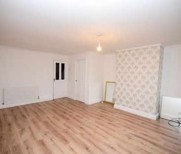 3 bed house to rent in Deneside, Jarrow, NE32 - Photo 1