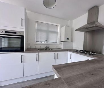 2 bedroom semi-detached bungalow to rent - Photo 2
