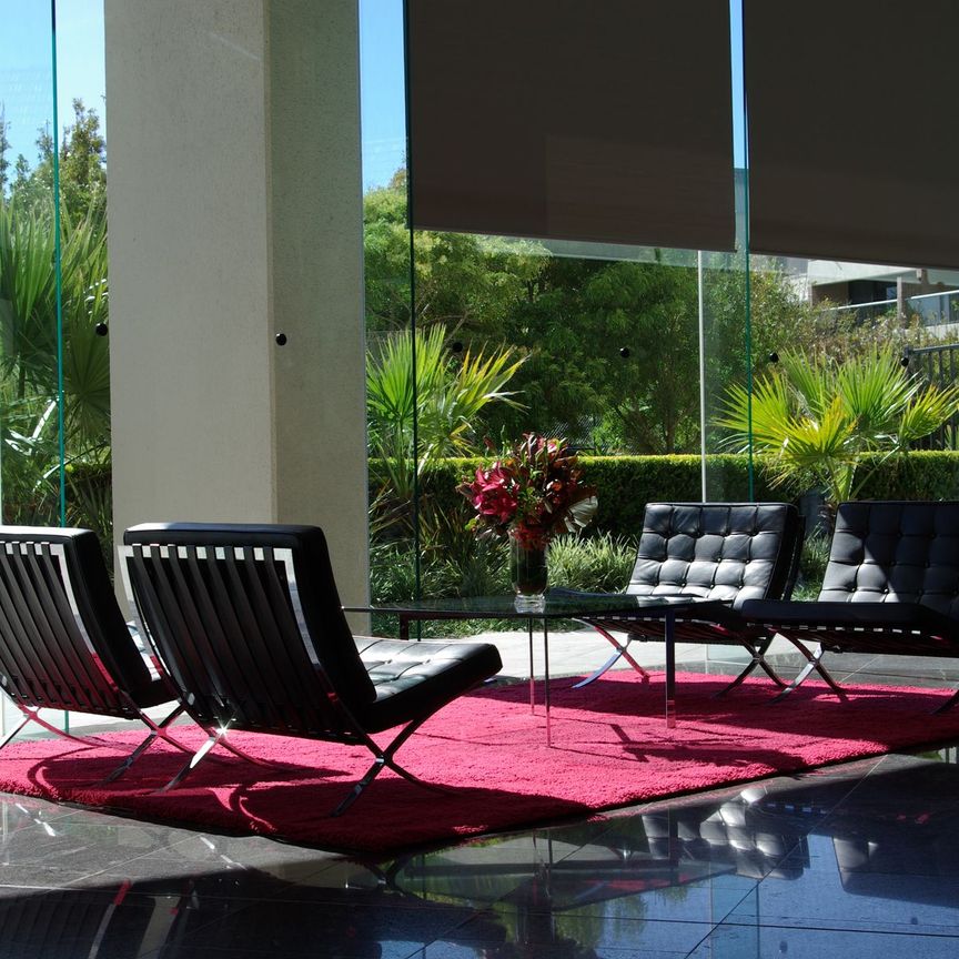 Tennis Court, Sunny Heated 25m POOL, Big Views, Gym, Security Parking - Photo 1