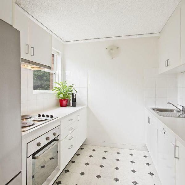 Stylish Apartment in Prime Neutral Bay Location - Photo 1