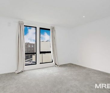 Chic tri-level living in Maidstone - Photo 6