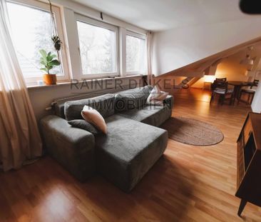 Stilvolle Dachgeschosswohnung in Altbauvilla - Photo 1