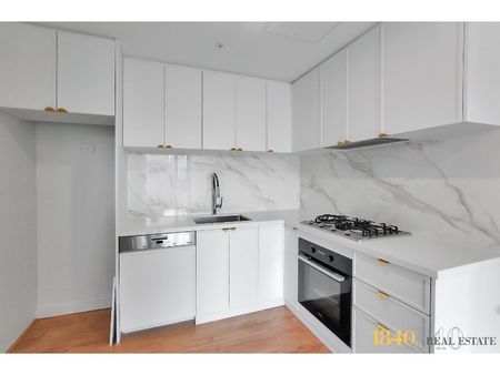 Brand New Corner Apartment! - Photo 5