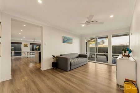 A Large Scale, Fully Renovated home in a quiet and spacious Ormeau Street - Photo 2
