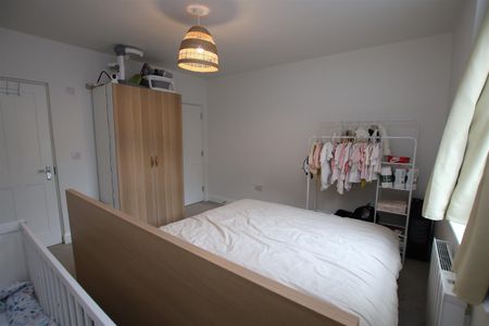 1 bed Flat for let - Photo 5