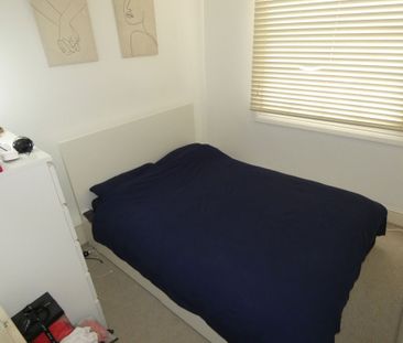 1 bed Apartment - To Let - Photo 2