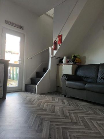 3 bedroom terraced house to rent - Photo 2