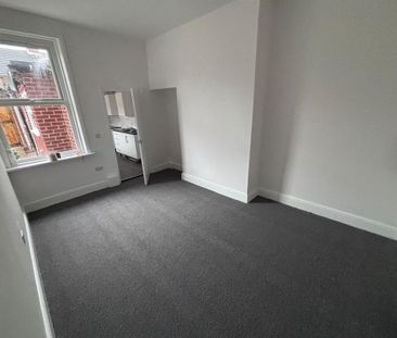 2 bedroom cottage to rent - Photo 1