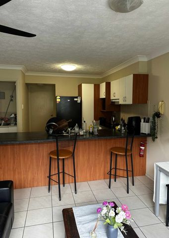 Furnished room with own bathroom in student accom – looking for girls - Photo 3