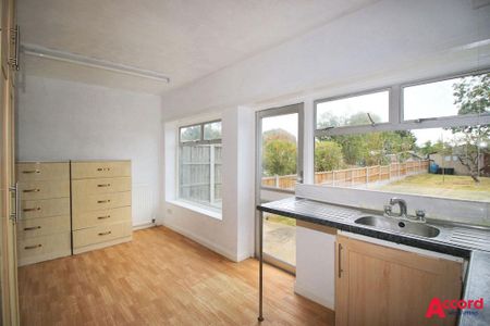 3 bedroom semi-detached house to rent - Photo 5