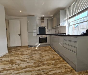 Flat 1, 42 High Street, Saffron Walden - Photo 3