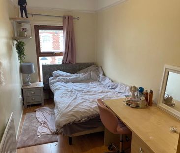 11 Ciaro Street 10 MONTH LEASE, Holylands, Belfast, BT7 1QS - Photo 3