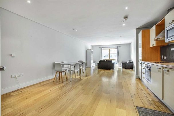 Marina Place, Teddington, KT1 - Photo 1