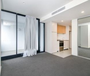 405/75 Shortland Esplande Newcastle NSW - Photo 1