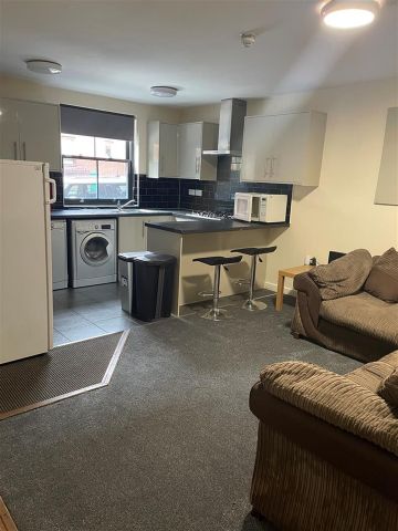 Room in a Shared House, North Sherwood Street, NG1 - Photo 2