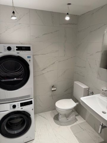 "frisch renovierte, grosszügige und moderne 3.0 Zimmer-Wohnung an zentraler Lage" - Photo 2