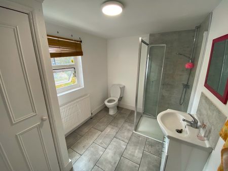 Room in a Shared House, Percy Road, W12 - Photo 3