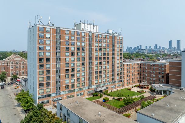 800 Richmond Street West - Photo 1