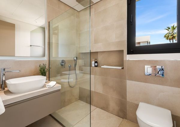 4 bedroom luxury Villa for rent in El Paraíso, Andalusia