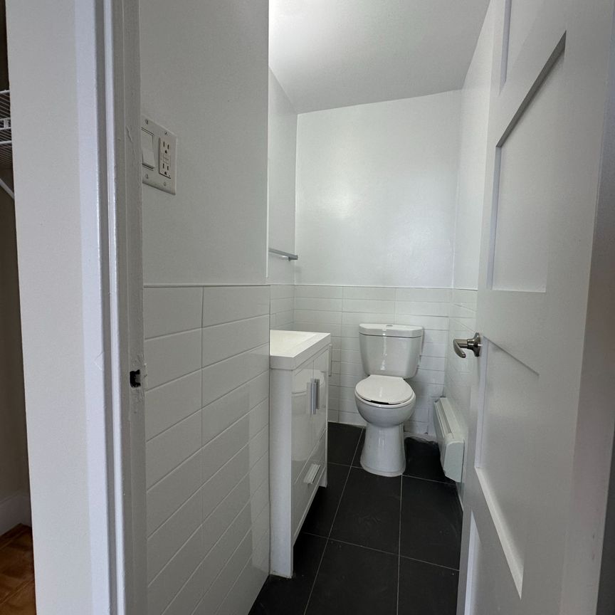 For Lease - 666 Spadina Avenue Unit# 2311, Toronto, Ontario - Photo 1