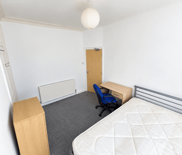 6 bedroom end of terrace house to rent - Photo 5