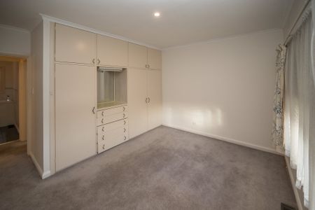 Three Bedroom Family Home in Prime Location - Photo 5
