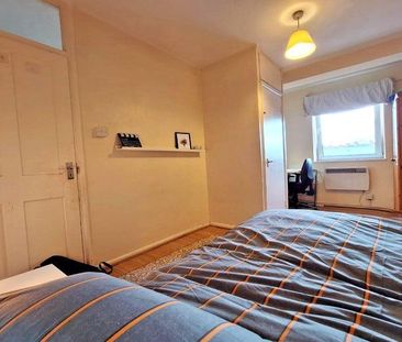 3 bedroom flat share to rent - Photo 1