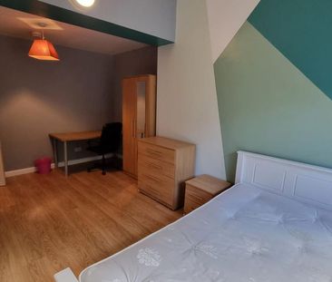 6 bedroom terraced house to rent - Photo 3