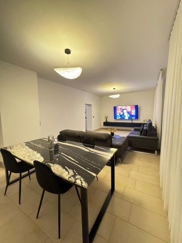 Moderne 5-Zimmer-Wohnung in Dortmund mit Küchen Übernahme - Photo 2