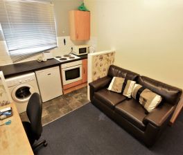 1 bedroom Flat in Cardigan Road, Leeds - Photo 6