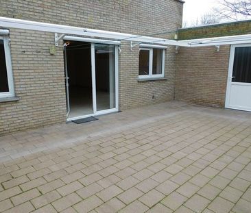 Gelijkvloers appartement in het centrum met terras en garage - Photo 1