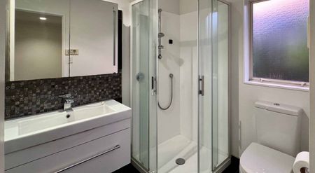 4-BEDROOM IN EAST TAMAKI - Photo 5