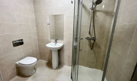 7 Bed Property With Ensuites - Photo 4