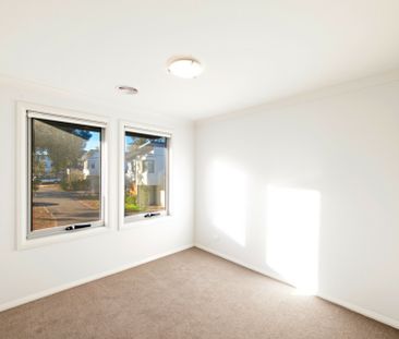 Four Bedroom, 3 Bathroom Townhouse - Photo 6