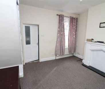 3 bedroom end of terrace house to rent - Photo 1