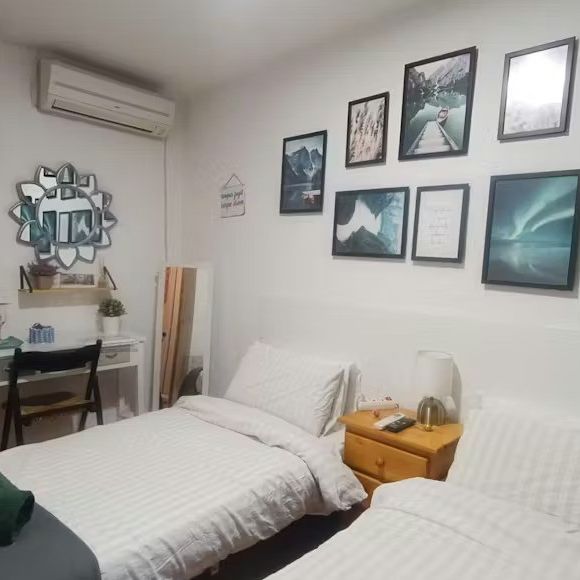 Calle del Caballero de Gracia, Madrid, Community of Madrid 28013 - Photo 1