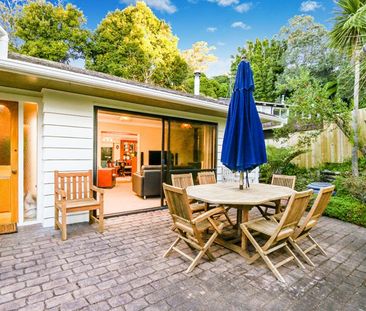 BLOCKHOUSE BAY - Great 4 Bedrooms Family Home with View and Privacy - Photo 2