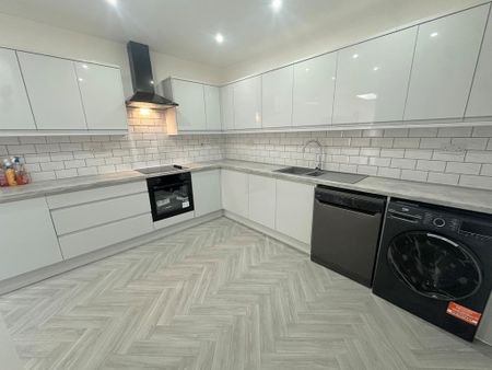 1 bedroom in a house share to rent - Photo 4