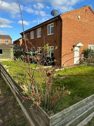 1 Bed Detached House, Linbridge Way, LU2 - Photo 3