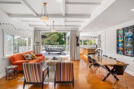 Expansive Family Home with Pool - Photo 5