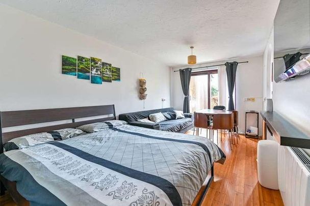 Riverside Close, Hackney, E5 - Photo 1